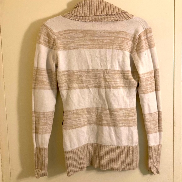 Gorgeous Guess Faux Cardigan Pullover - Picture 2 of 6